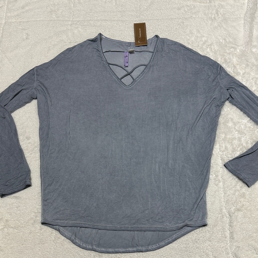 Alya | size medium | gray long sleeve top